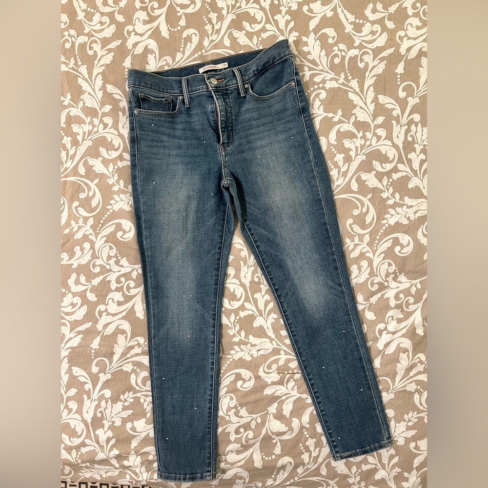 Levi’s 311 Shaping Skinny with silver studs